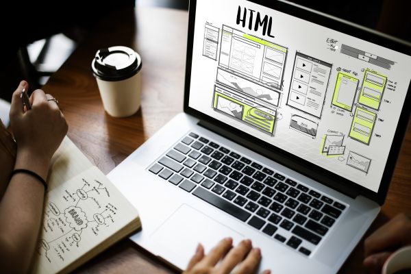 Tendințe în web design pe care trebuie să le cunoști