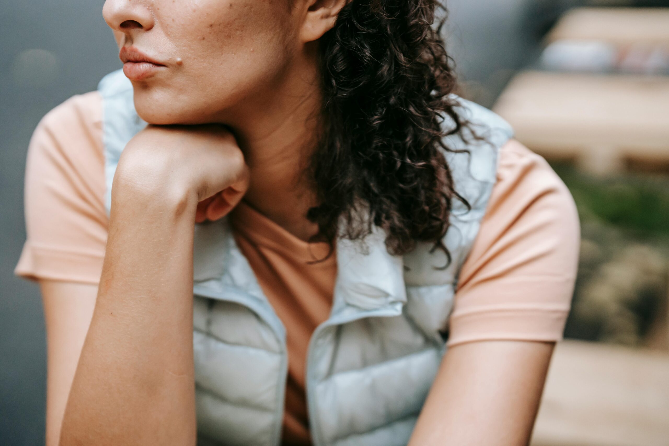 Află cum vestele termoizolante pot fi alegerea ideală în zilele cu vreme schimbătoare