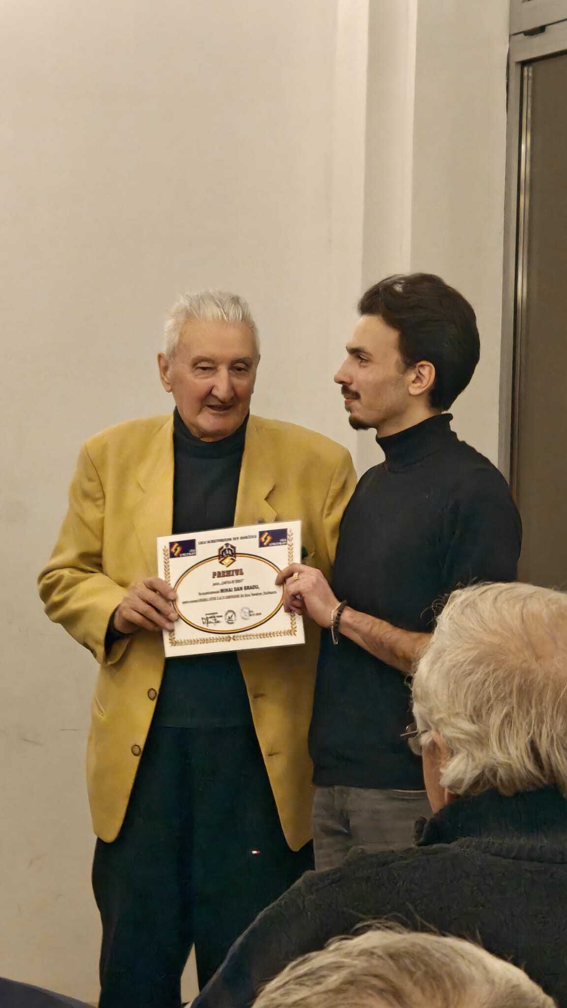 Autorul a primit Premiul pentru Carte de debut din partea Ligii Scriitorilor din România