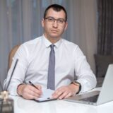 Ce recomandă dermatologul înainte de expunerea la soare