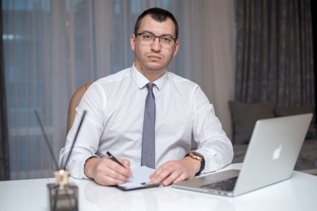 Ce recomandă dermatologul înainte de expunerea la soare