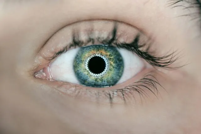 Photo common eye health mistakes
